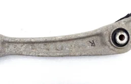 Рычаг передний правый нижний для Audi A6 2010 года на фотографиях