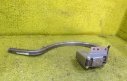 Петля багажника левая для Volkswagen Polo 2011 года на фотографиях