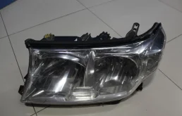 Фара левая для Toyota Land Cruiser 2011 года на фотографиях