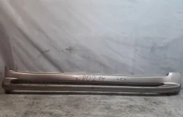 Накладка порога правая для Toyota Land Cruiser 2015 года на фотографиях