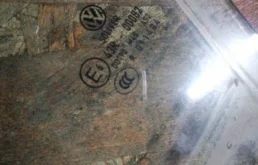 Стекло двери переднее левое для Volkswagen Passat 2011 года на фотографиях