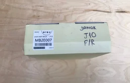 Уплотнитель передней правой двери для Nissan Qashqai 2013 года на фотографиях