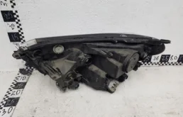 Фара ксенон левая для Toyota RAV4 2018 года на фотографиях