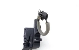 Уплотнитель передней правой двери для Audi A4 2011 года на фотографиях