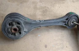 Опора двигателя передняя левая верхняя для Subaru Forester на фотографиях