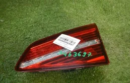 Фонарь внутренний правый для Volkswagen Passat 2019 года на фотографиях
