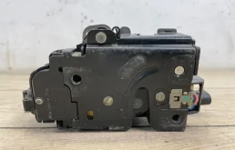 Замок двери задней правой для Volkswagen Touareg 2003 года на фотографиях