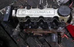 Двигатель без навесного для Opel Astra 1996 года на фотографиях