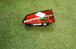 Фонарь внутренний правый для Volkswagen Passat 2019 года на фотографиях