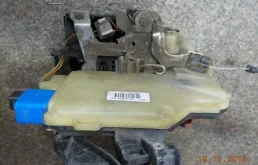 Уплотнитель передней правой двери для Volkswagen Touareg 2008 года на фотографиях