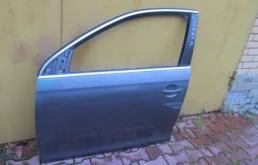 Дверь передняя левая для Volkswagen Jetta 2006 года на фотографиях