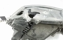 Фара ксенон левая для Toyota RAV4 2014 года на фотографиях