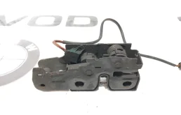 Замок капота для Skoda Octavia 2006 года на фотографиях