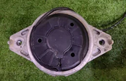 Опора двигателя передняя левая верхняя для Mercedes-Benz GL class 2016 года на фотографиях