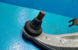 Качающийся рычаг левый для Nissan Murano 2011 года на фотографиях