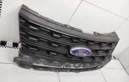 Решетка радиатора для Ford Explorer 2013 года на фотографиях