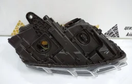 Фара ксенон левая для Skoda Octavia 2014 года на фотографиях