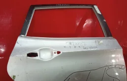 Накладка на дверь задняя правая для Hyundai Solaris 2010 года на фотографиях