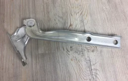 Крепление петли капота для Volkswagen Tiguan на фотографиях