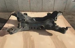 Задний подрамник для Infiniti FX на фотографиях