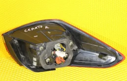 Фонарь правый для Kia Cerato 2017 года на фотографиях