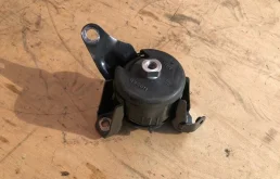 Опора двигателя передняя правая верхняя для Toyota Avensis на фотографиях