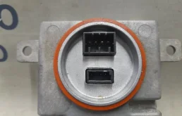 Блок розжига ксенона для Volkswagen Tiguan 2010 года на фотографиях