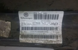 Подрамник двигателя для Volkswagen Touareg 2013 года на фотографиях