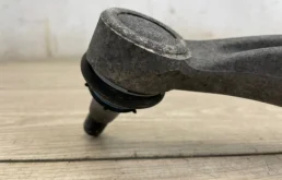 Рычаг передний правый нижний для Audi A6 на фотографиях