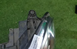 Крышка форсунки фароомывателя левая для Mercedes-Benz C class на фотографиях