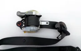 Ремень безопасности передний правый для Kia Rio 2014 года на фотографиях