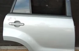 Дверь задняя правая для Suzuki Grand Vitara 2016 года на фотографиях