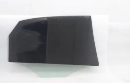 Стекло двери заднее левое для Volkswagen Polo 2020 года на фотографиях