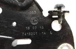 Петля капота левая для BMW 3er 2024 года на фотографиях