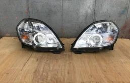 Фара правая для Nissan Teana 2006 года на фотографиях