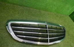 Решетка радиатора для Mercedes-Benz C class 2016 года на фотографиях