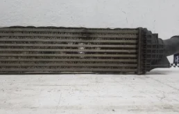 Радиатор интеркулера для Audi A4 2007 года на фотографиях