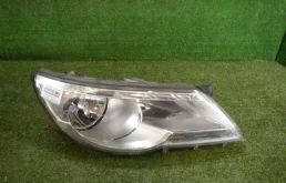 Фара правая для Volkswagen Tiguan 2010 года на фотографиях