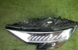 Фара левая для Audi Q8 на фотографиях