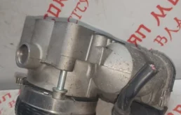 Дроссельная заслонка для Audi A4 2004 года на фотографиях