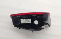 Фонарь внутренний правый для Volkswagen Passat 2019 года на фотографиях