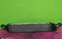 Радиатор интеркулера для Audi A4 2008 года на фотографиях