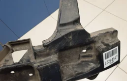 Усилитель переднего бампера для Renault Duster 2012 года на фотографиях