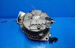 Генератор для Nissan X-Trail 2002 года на фотографиях