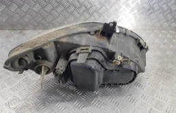 Фара правая для Mercedes-Benz Vito 2005 года на фотографиях