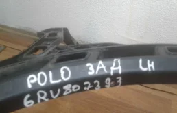 Кронштейн заднего бампера левый для Volkswagen Polo 2011 года на фотографиях