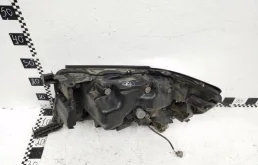 Фара ксенон левая для Toyota Land Cruiser 2020 года на фотографиях