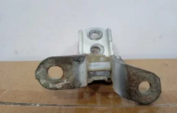 Петля двери передней левой нижняя для Toyota RAV4 2019 года на фотографиях