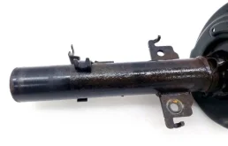 Амортизатор передний левый для Nissan Qashqai 2019 года на фотографиях