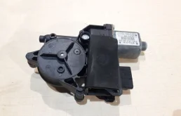 Двери для Peugeot 308 2015 года на фотографиях